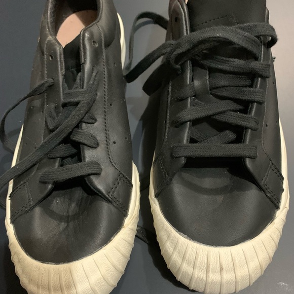 Adidas shoes for women - Picture 2 of 6